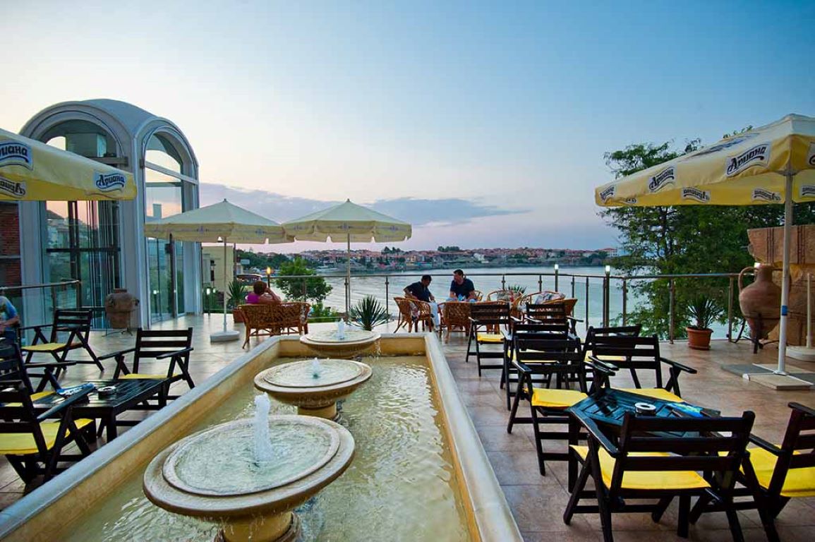 Villa List Hotel-Bar.jpg