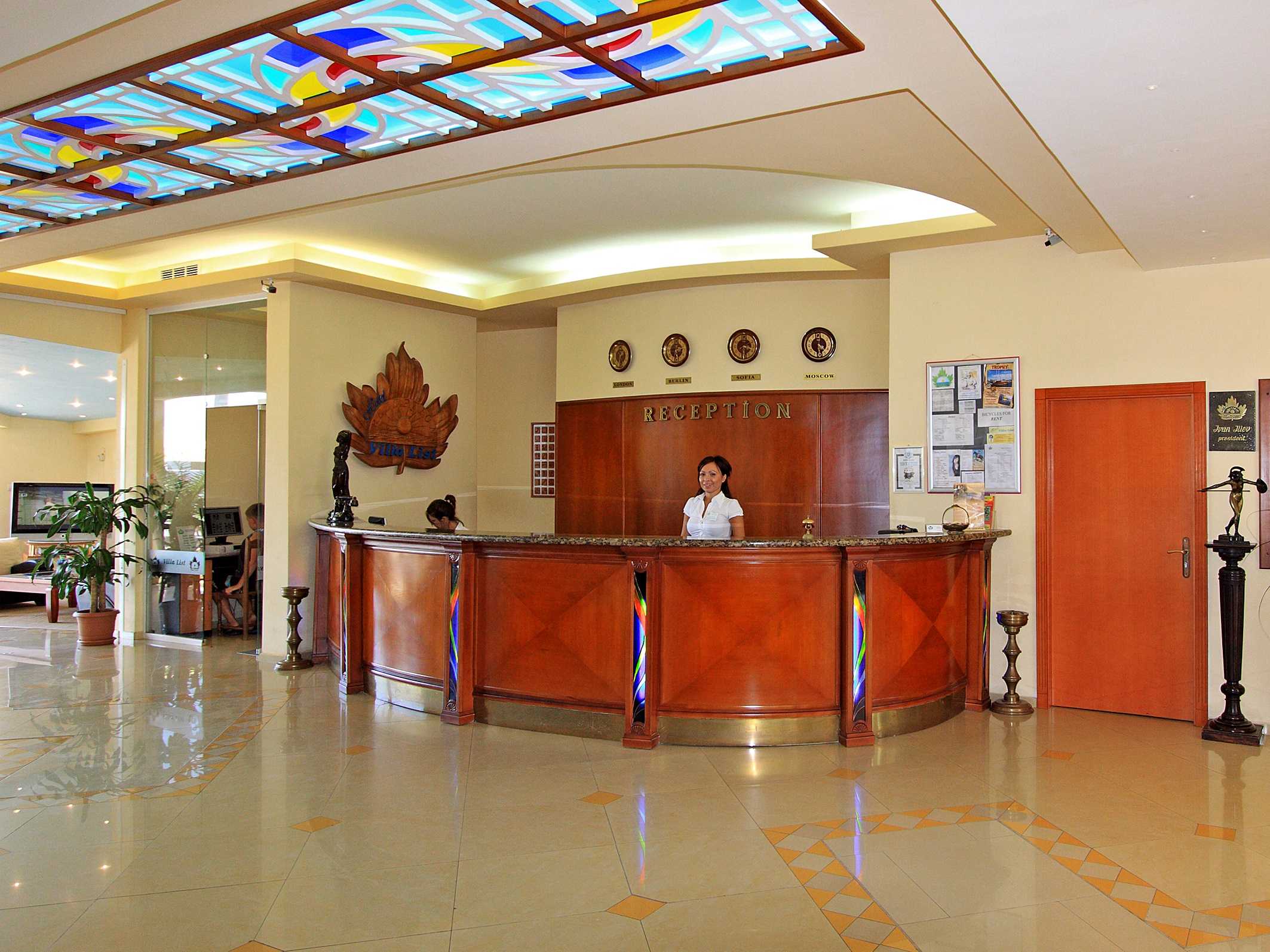Villa List Hotel-Recepcija.jpg