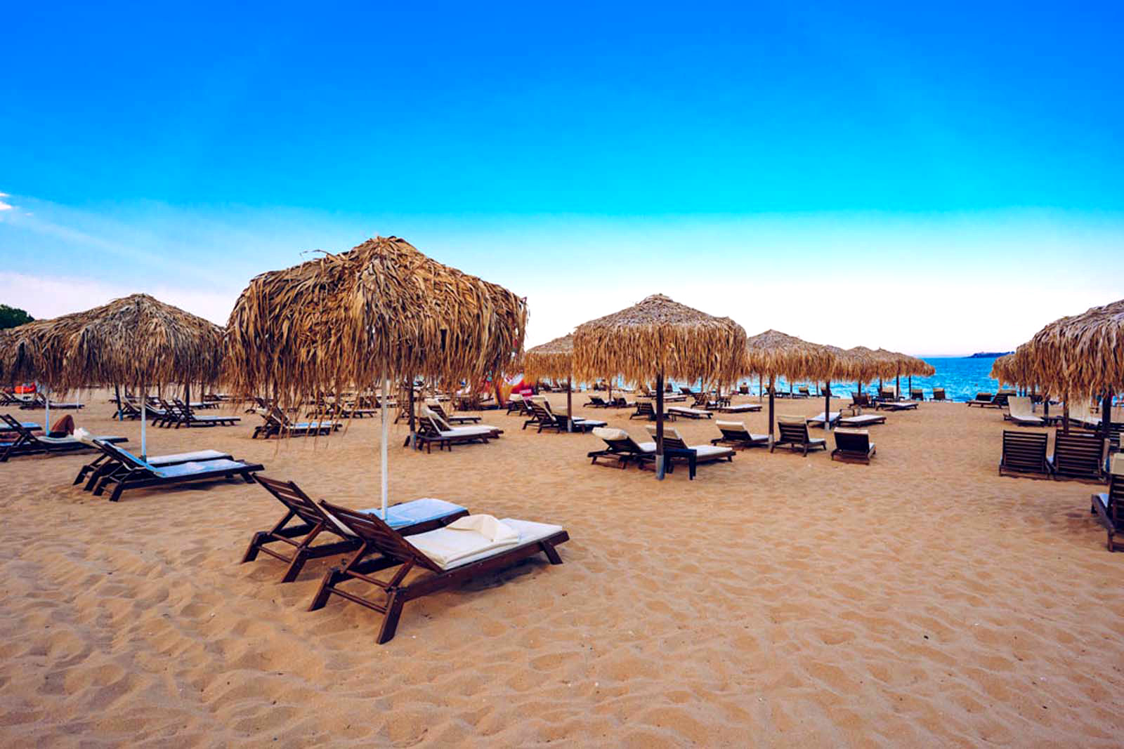 Apolonia Resort Hotel-Plaza.jpg