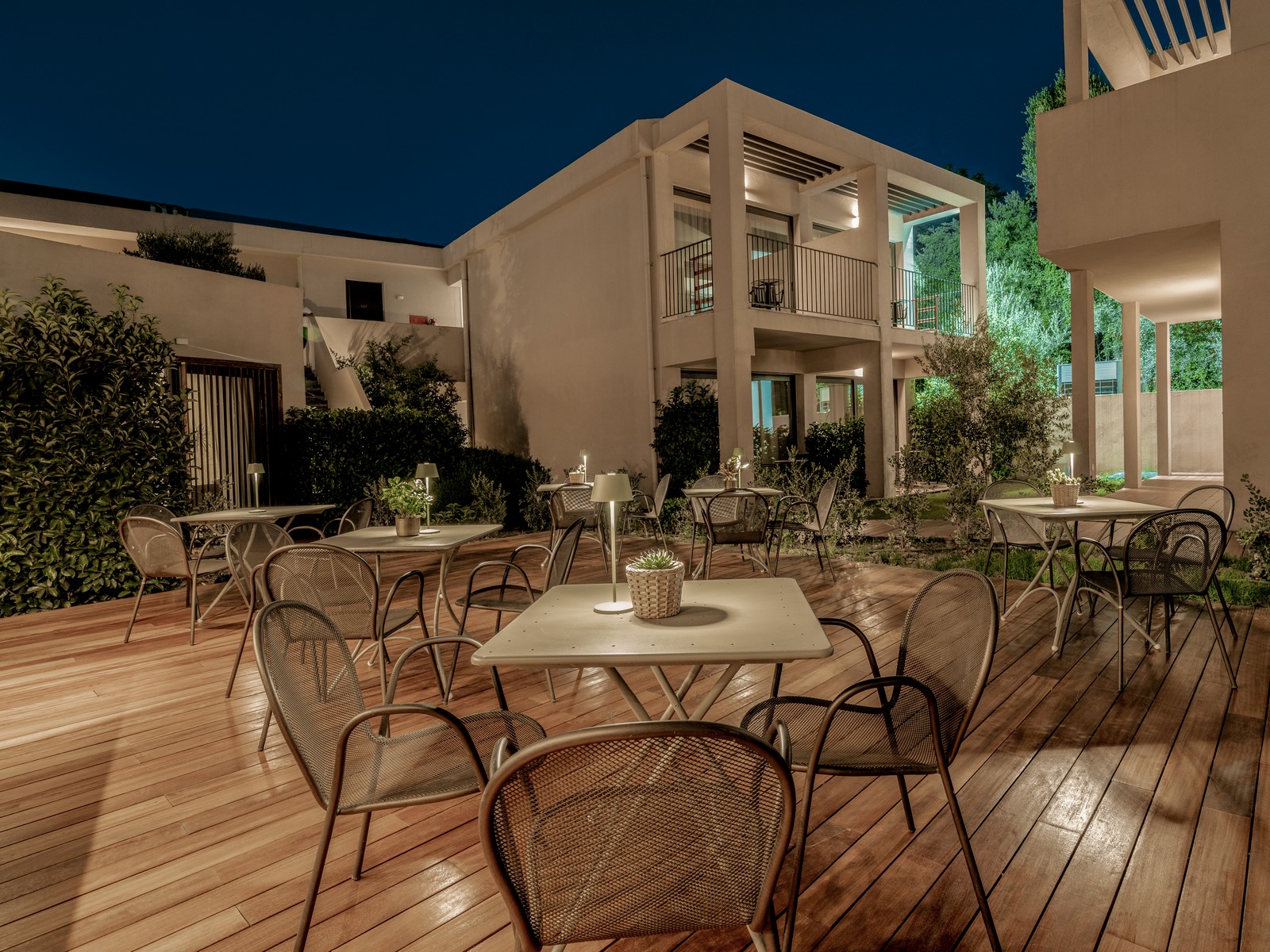 New Beach Hotel-Terasa bara.jpg