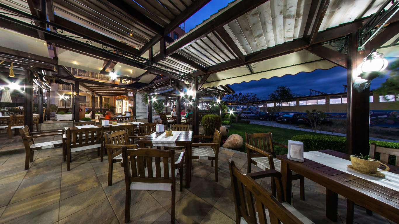 Berlin Beach Hotel-Terasa restorana.jpg