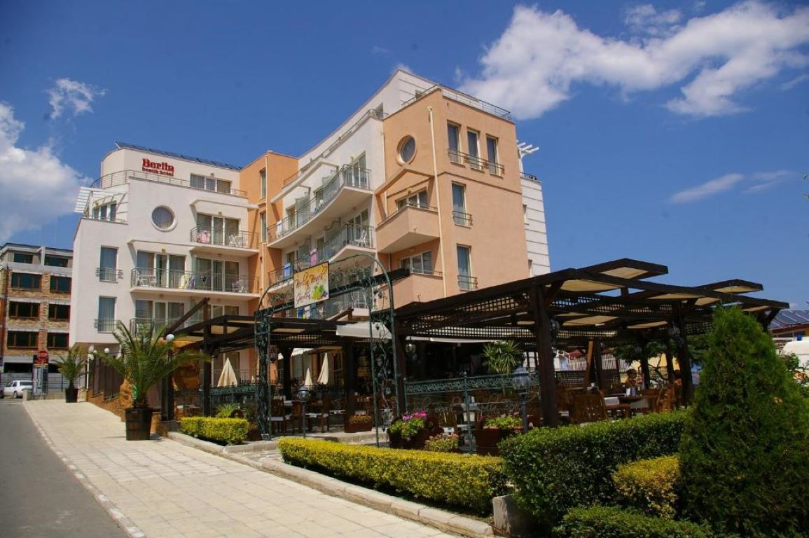 Hotel Berlin Beach-Hotel spolja.jpg