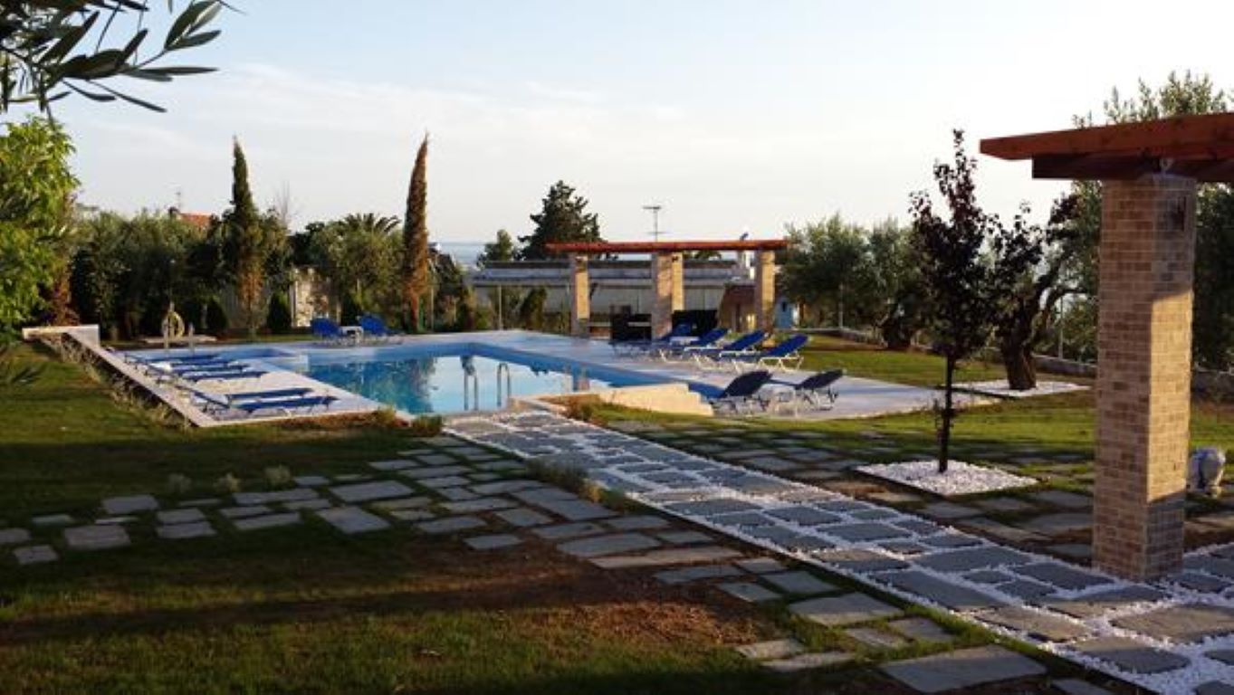 Villa Decauville Studios & Apartments-Bazen.jpg