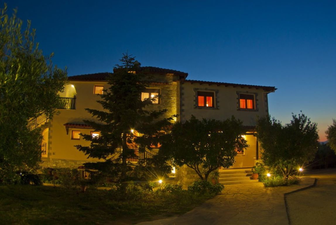 Villa Decauville Studios & Apartments-Nocni izgled.jpg