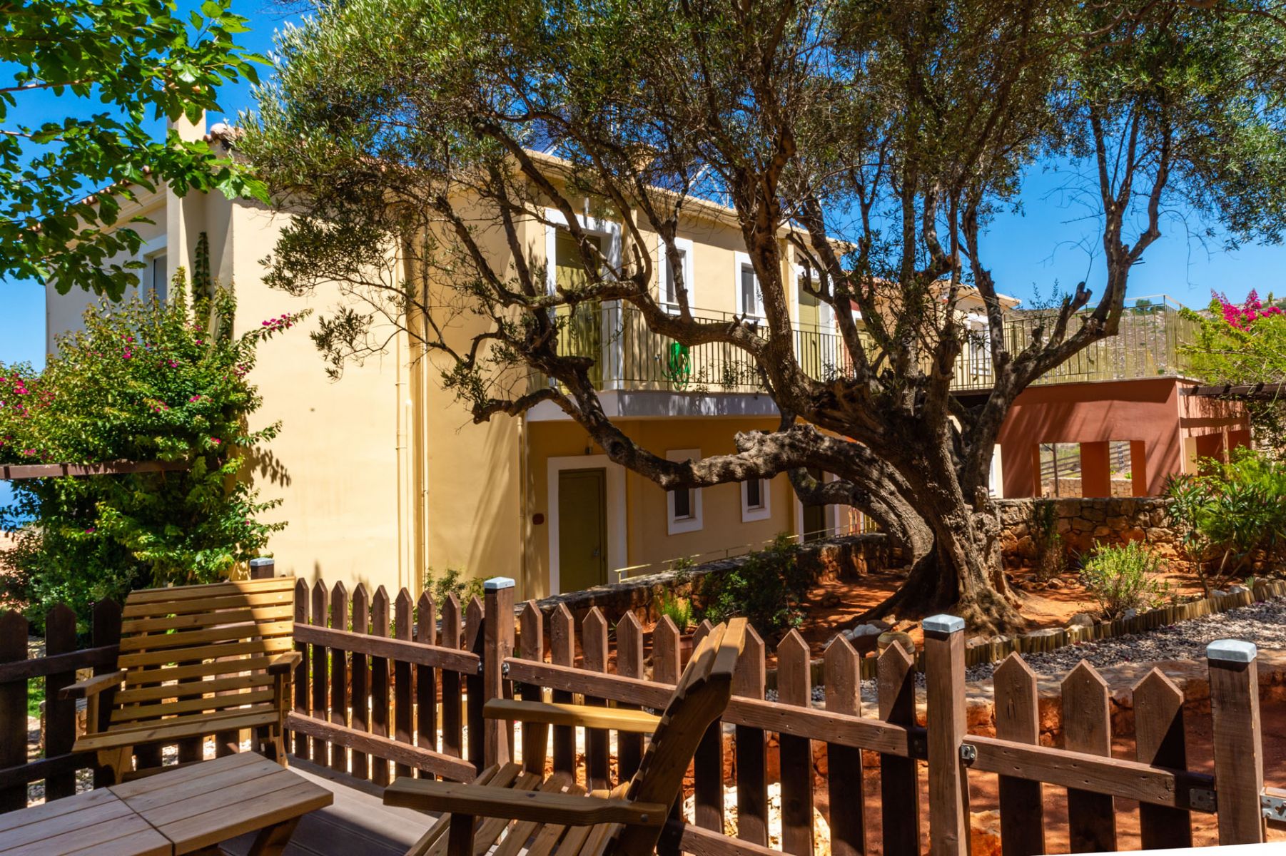 Hotel Petani Bay-Spoljasnji izgled.jpg