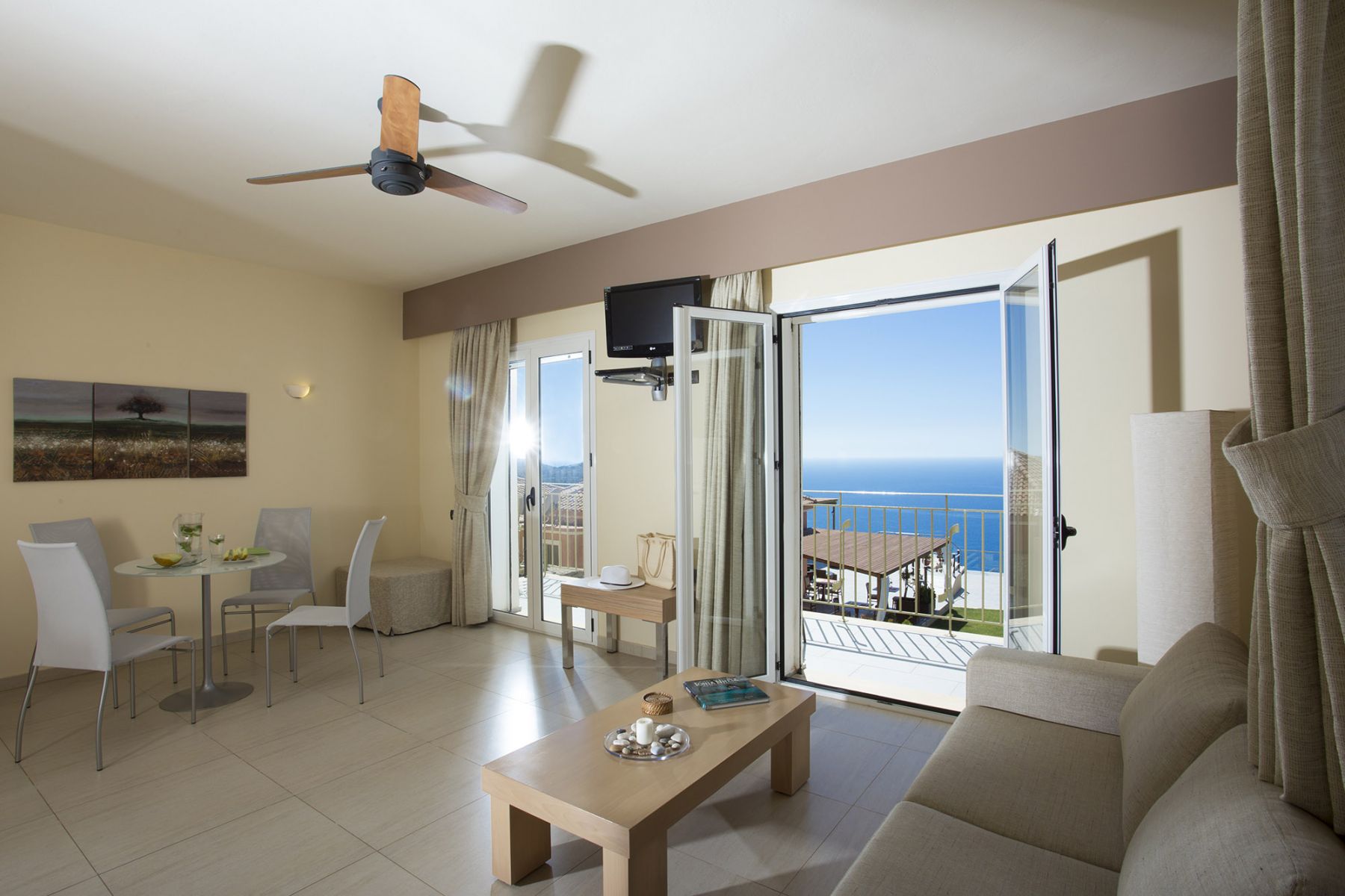 Hotel Petani Bay-Suite superior panoramski pogled more.jpg