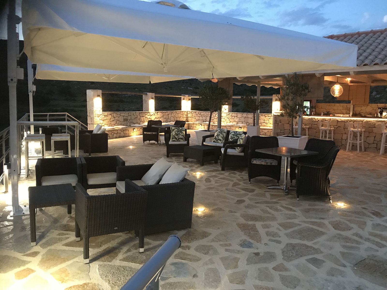 Petani Bay Hotel-Terasa bara.jpg
