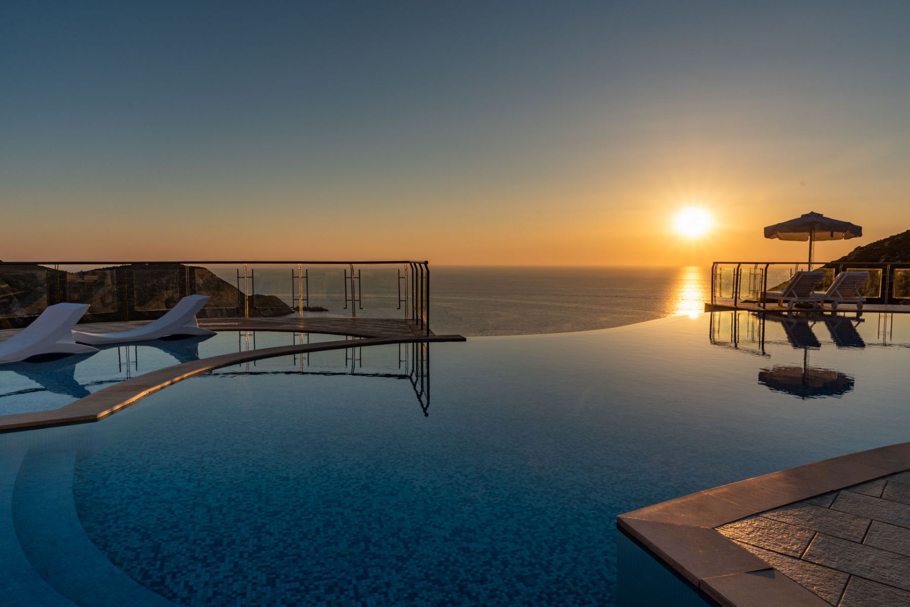 Petani Bay Hotel-Zalazak sunca.jpg