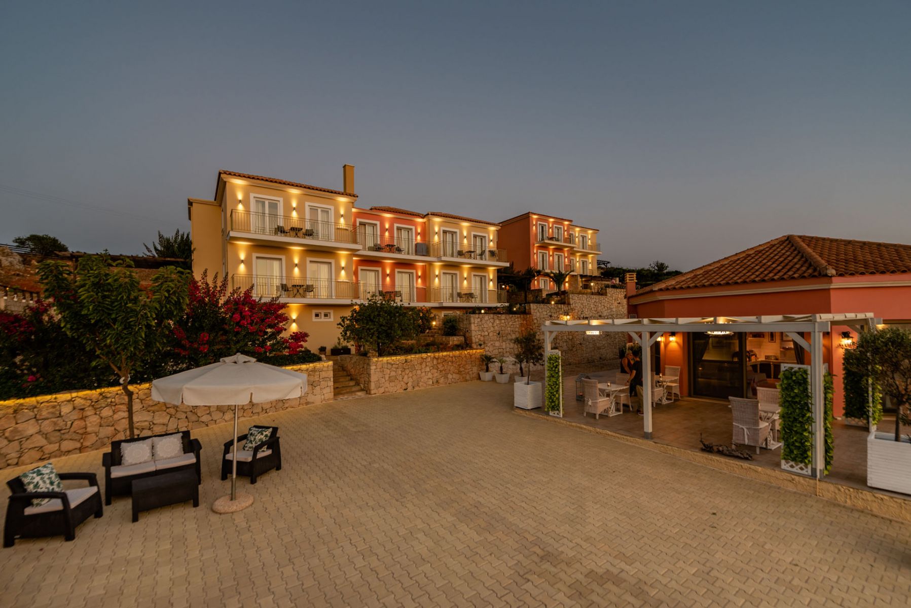 Petani Bay Hotel-Zgrada hotela.jpg
