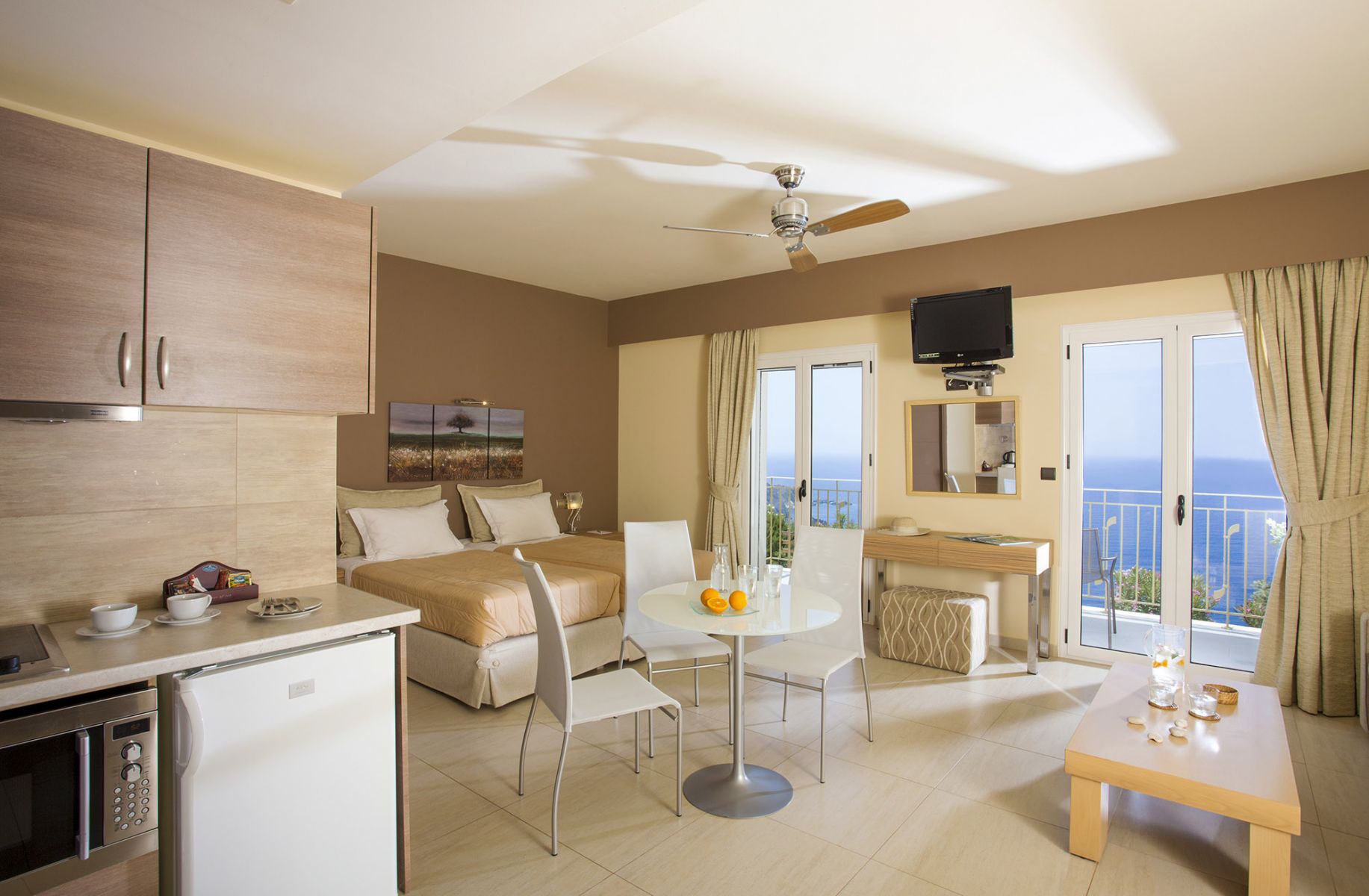 Petani Bay-Junior superior suite panoramski pogled more.jpg