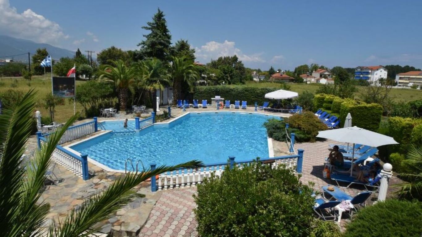Hotel Livithra-Bazen.jpg