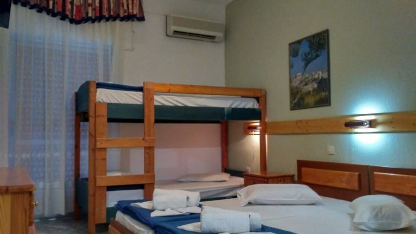 Hotel Livithra-Standardna soba kreveti na sprat.jpg