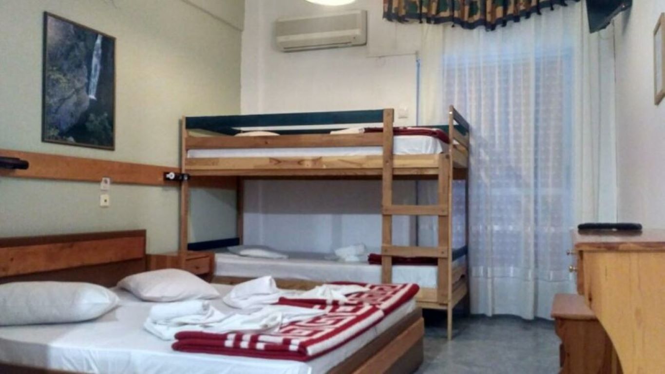 Livithra Hotel-Standardna soba kreveti na sprat.jpg