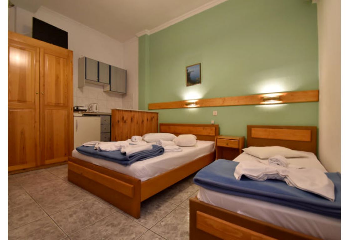 Livithra Hotel-Trokrevetna soba.jpg