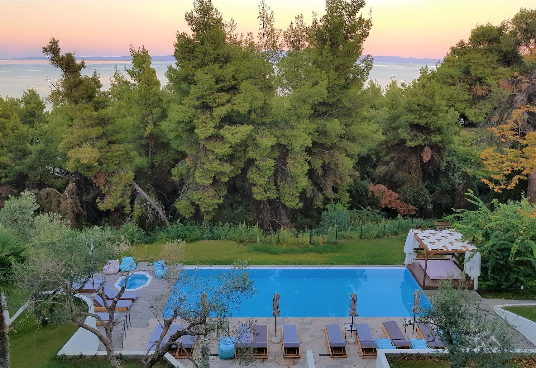 Avatel Eco Lodge-Bazen.jpg