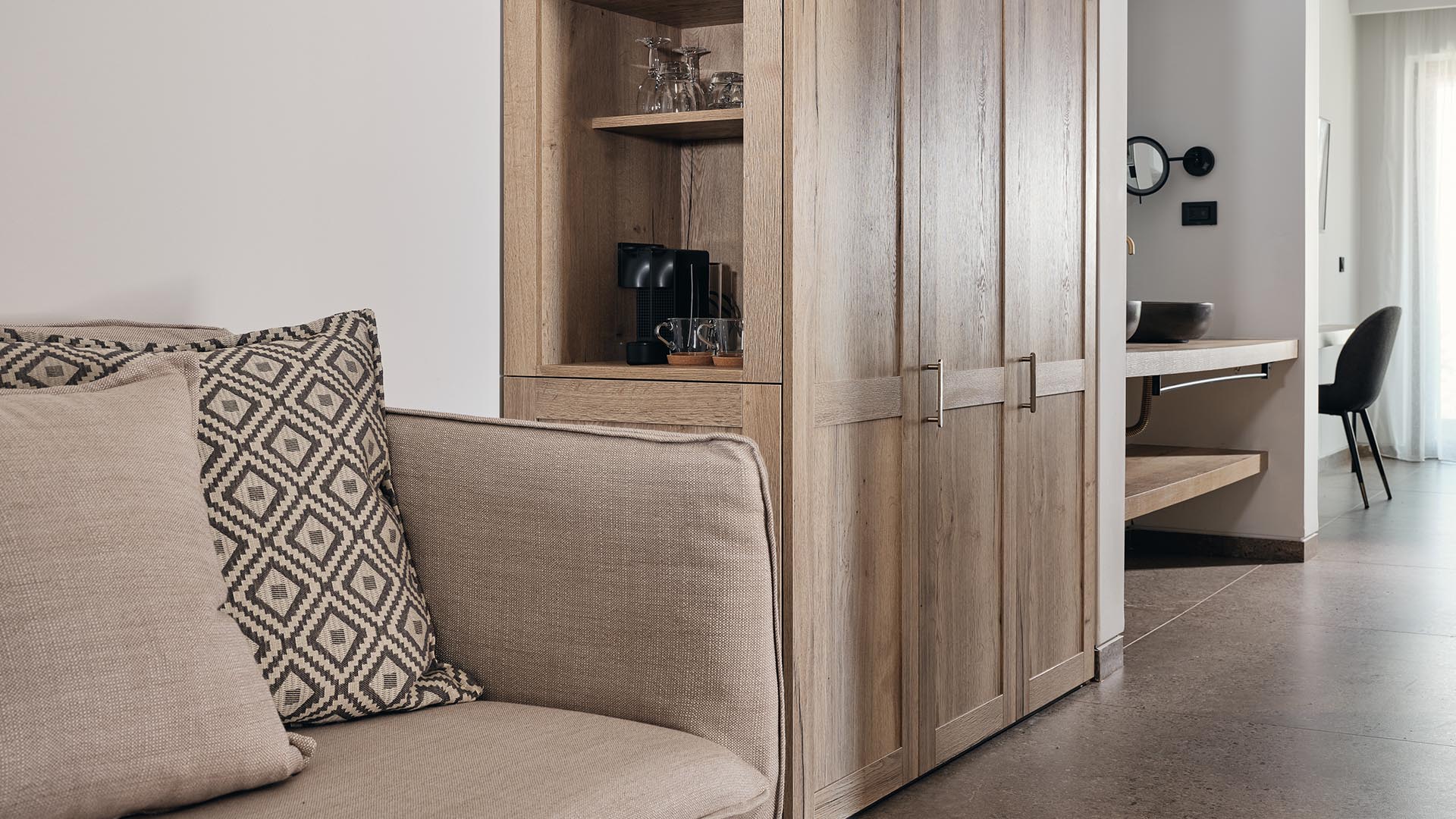 Contessina Hotel-Loft suite pogled bazen.jpg