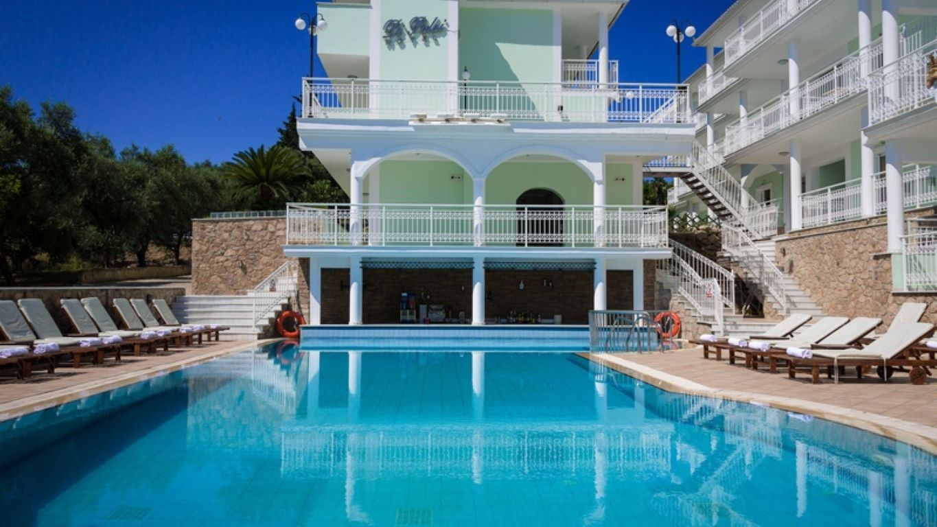 DI Palai Hotel-Bazen.jpg