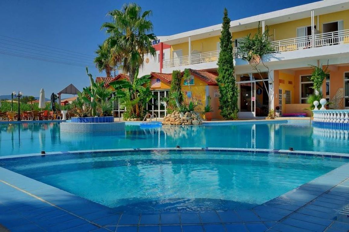 Hotel Ikaros-Bazen.jpg