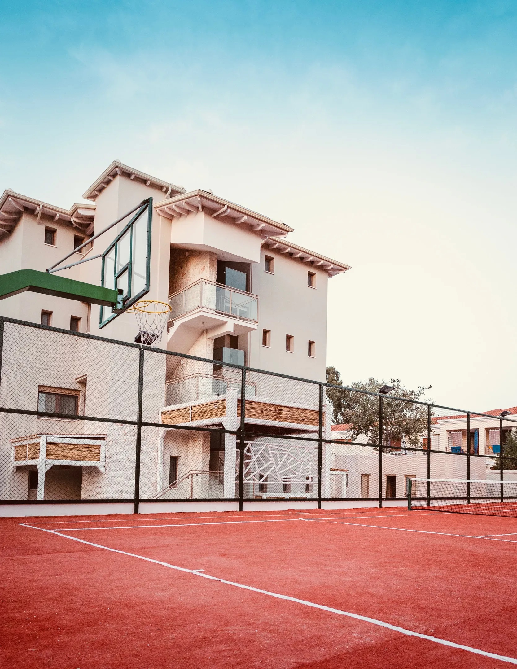 Mako Sea & Suites Hotel-Teren za kosarku.jpg