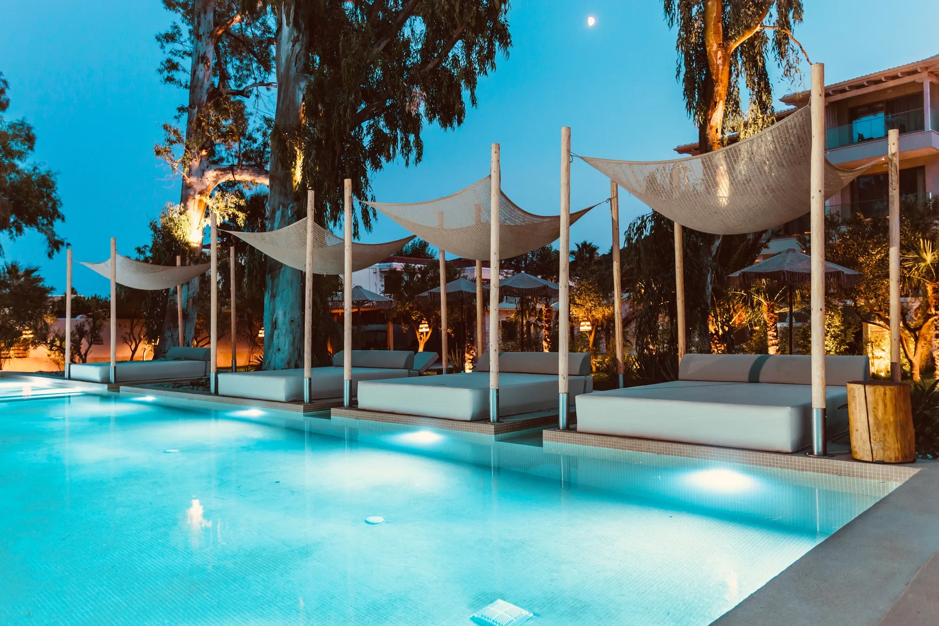Mako Sea & Suites-Nocni izgled.jpg