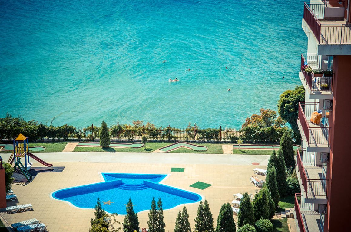 Marina View Fort Beach-Mini golf.jpg