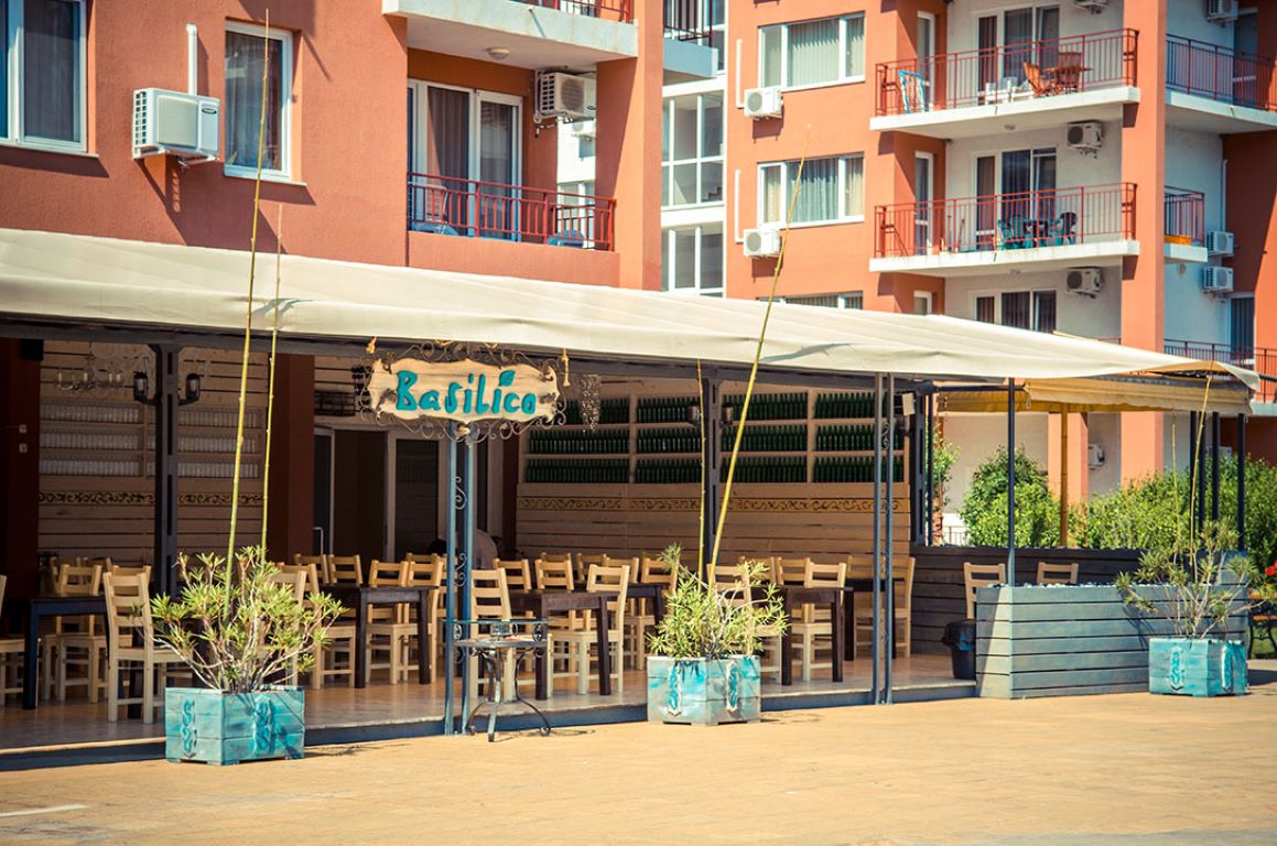 Marina View Fort Beach-Terasa restorana.jpg