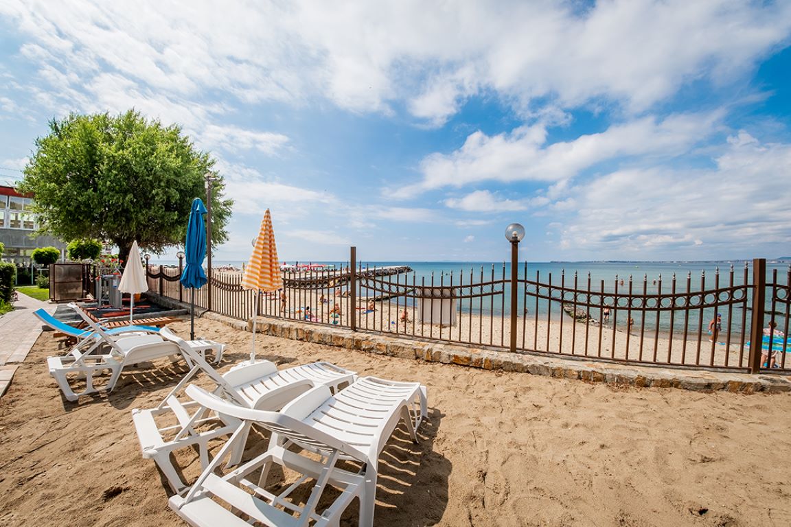 Messambria Fort Beach-Plaza.jpg