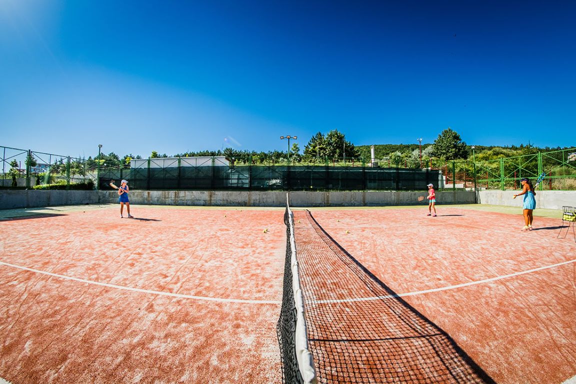 Panorama Fort Beach-Teren za tenis.jpg