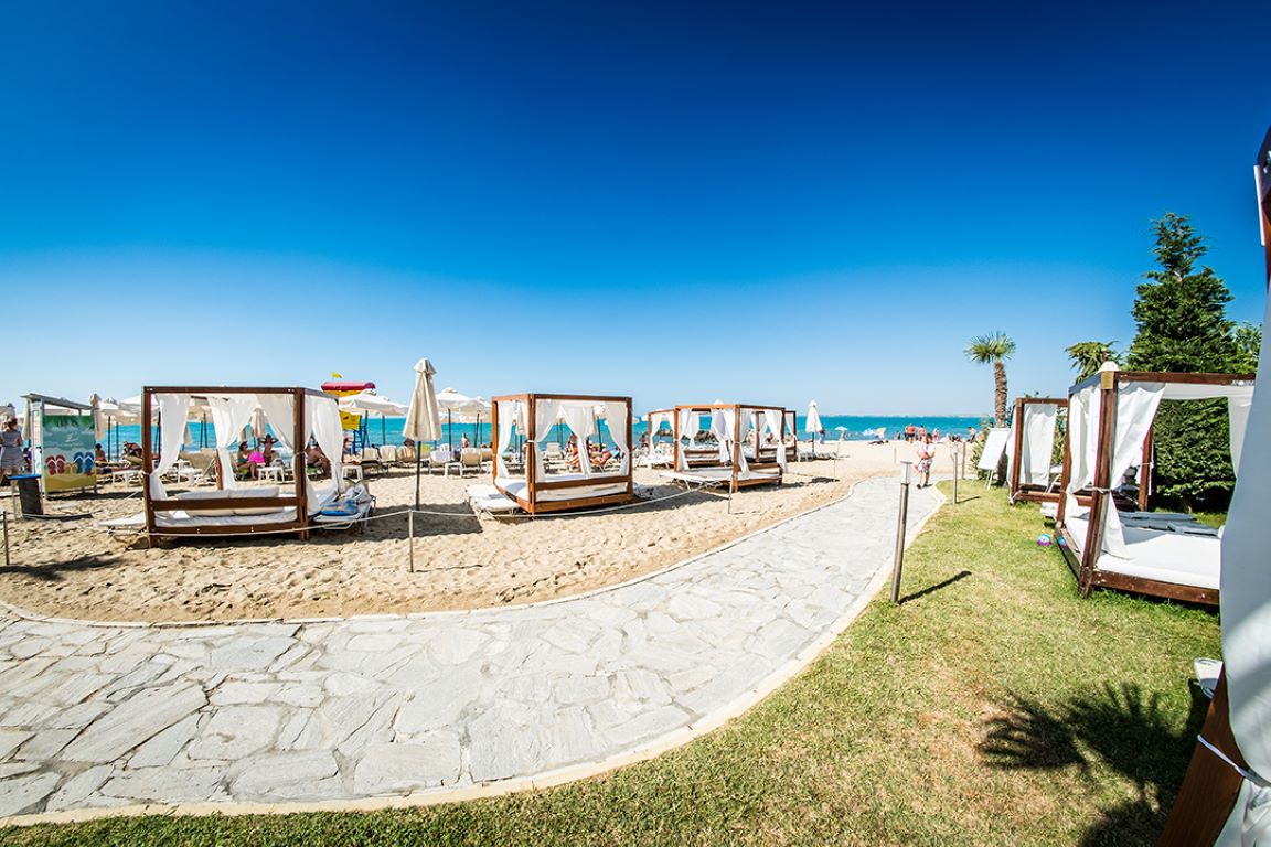 Hotel Privilege Fort Beach-Plaza.jpg