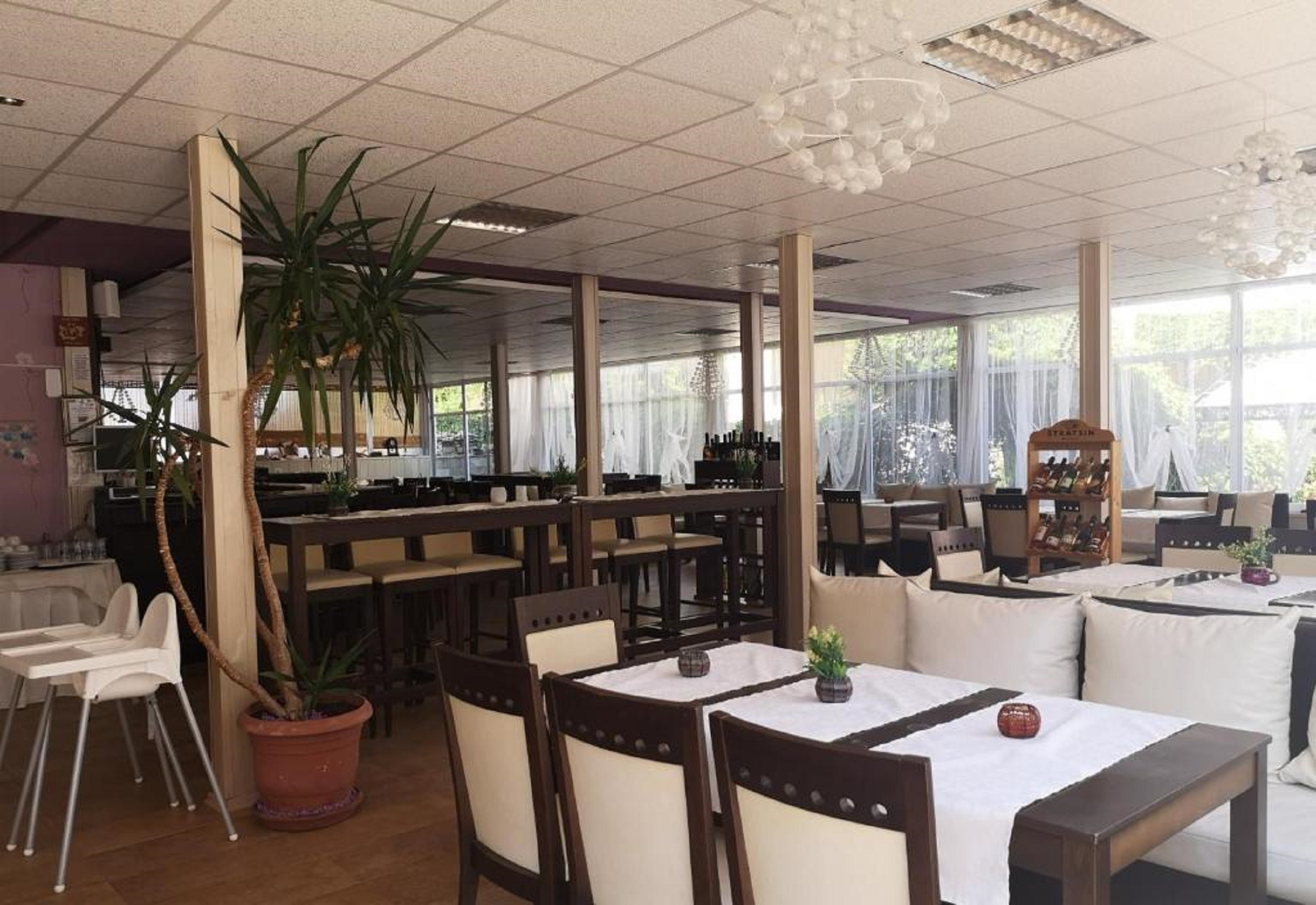 Hotel Tropics-Restoran.jpg
