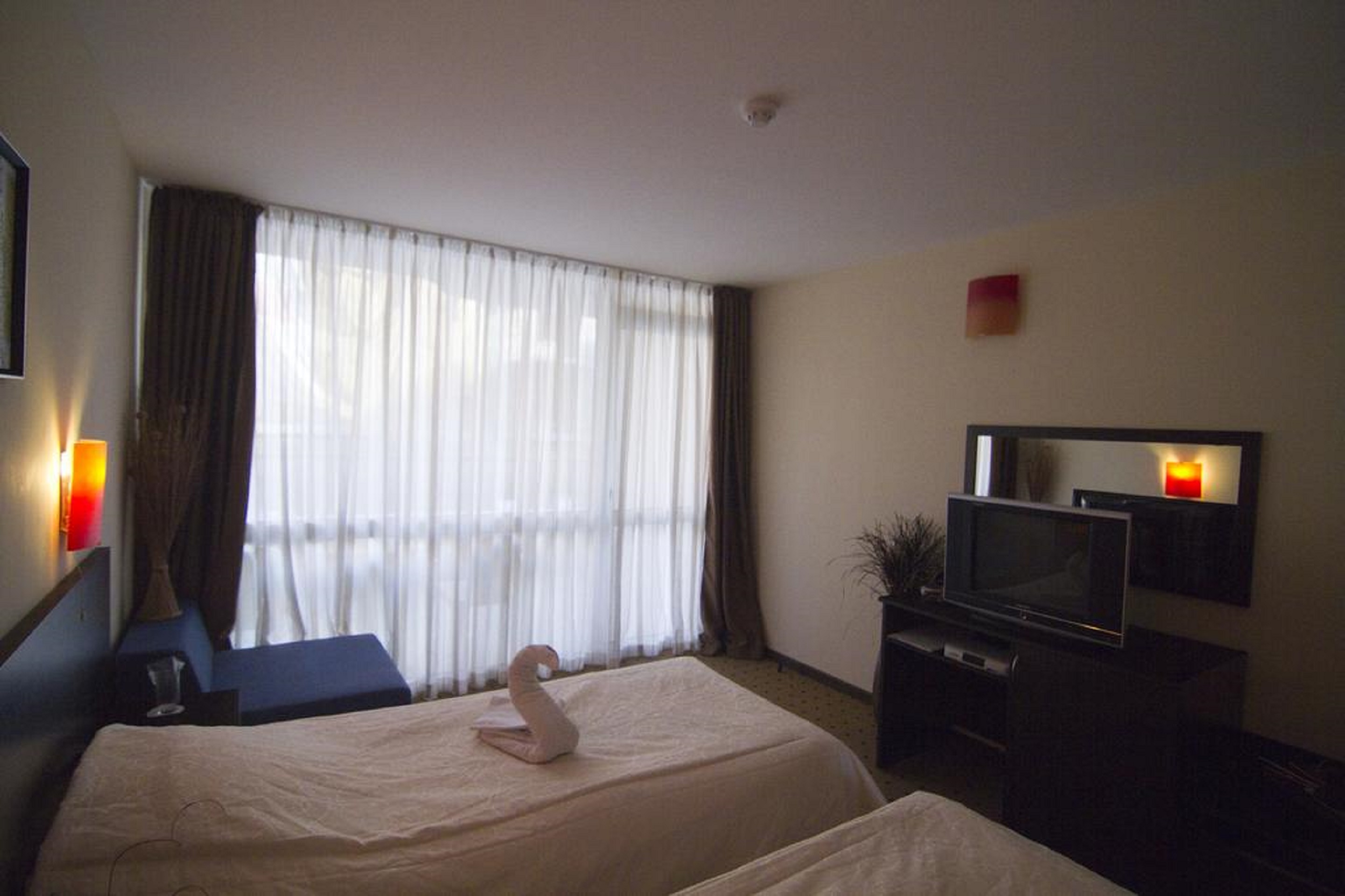 Tropics Hotel-Standardna soba.jpg