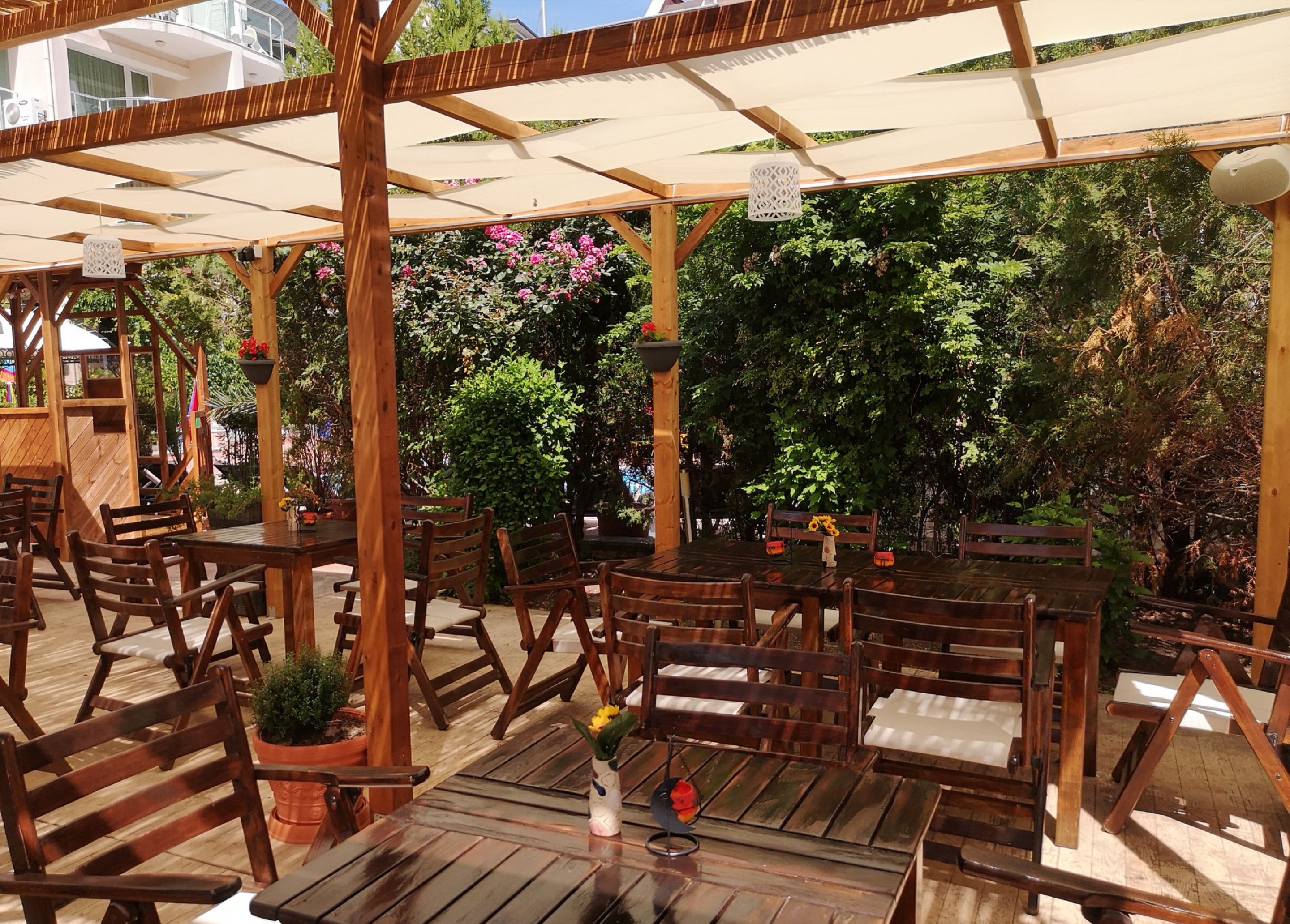 Tropics Hotel-Terasa restorana.jpg