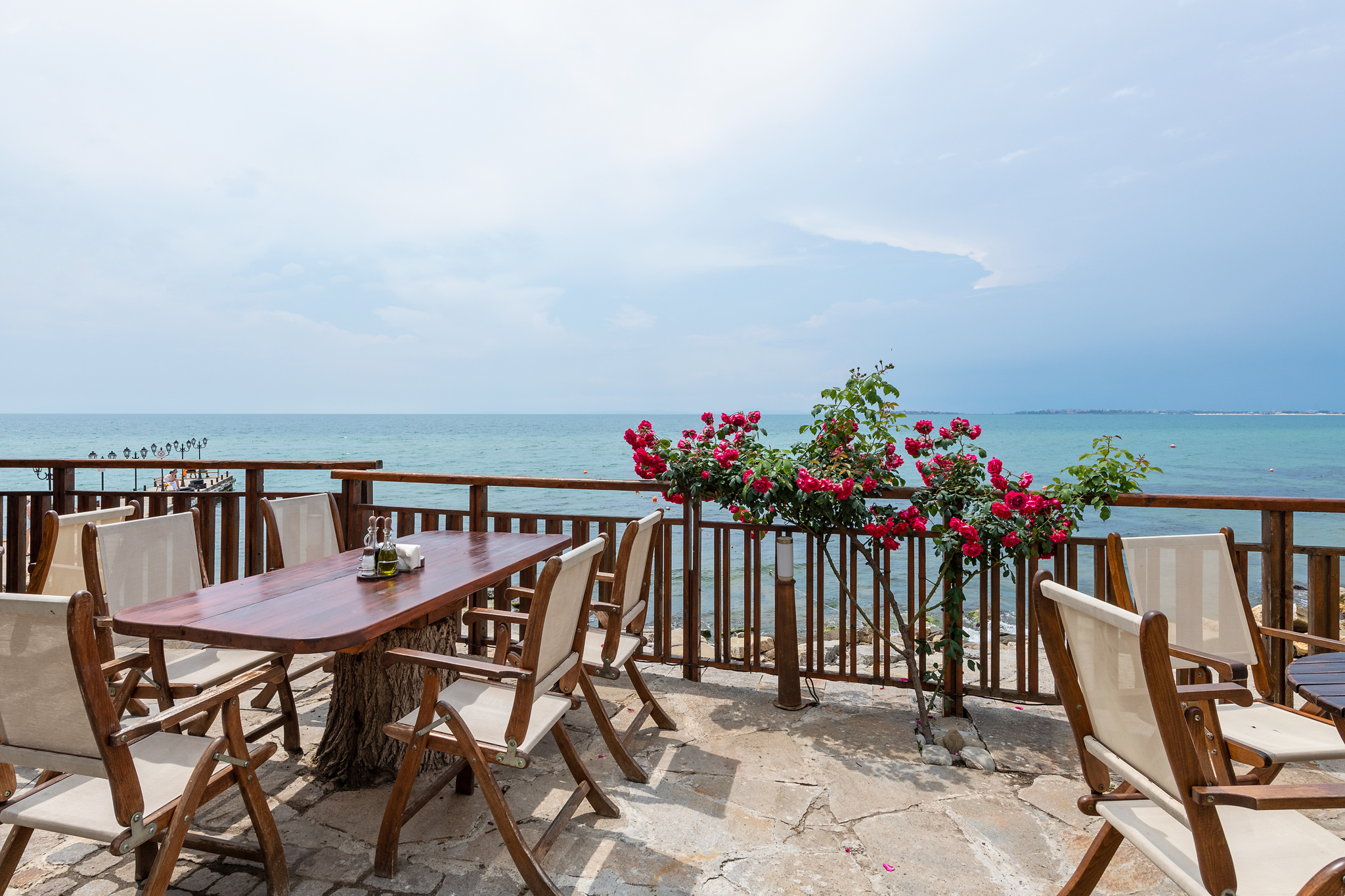 Garden of Eden Hote-Bar na krovu.jpg
