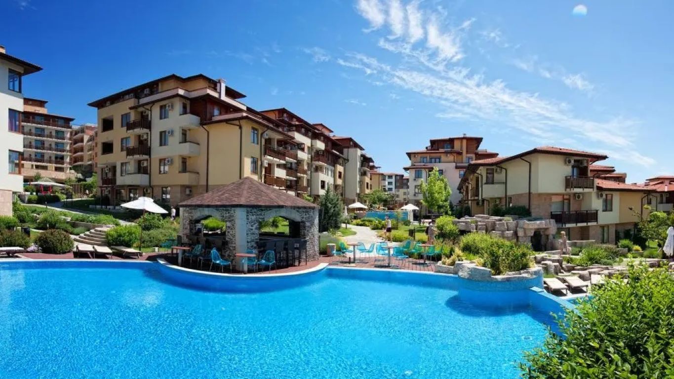 Garden of Eden Hotel-Bazen.jpg