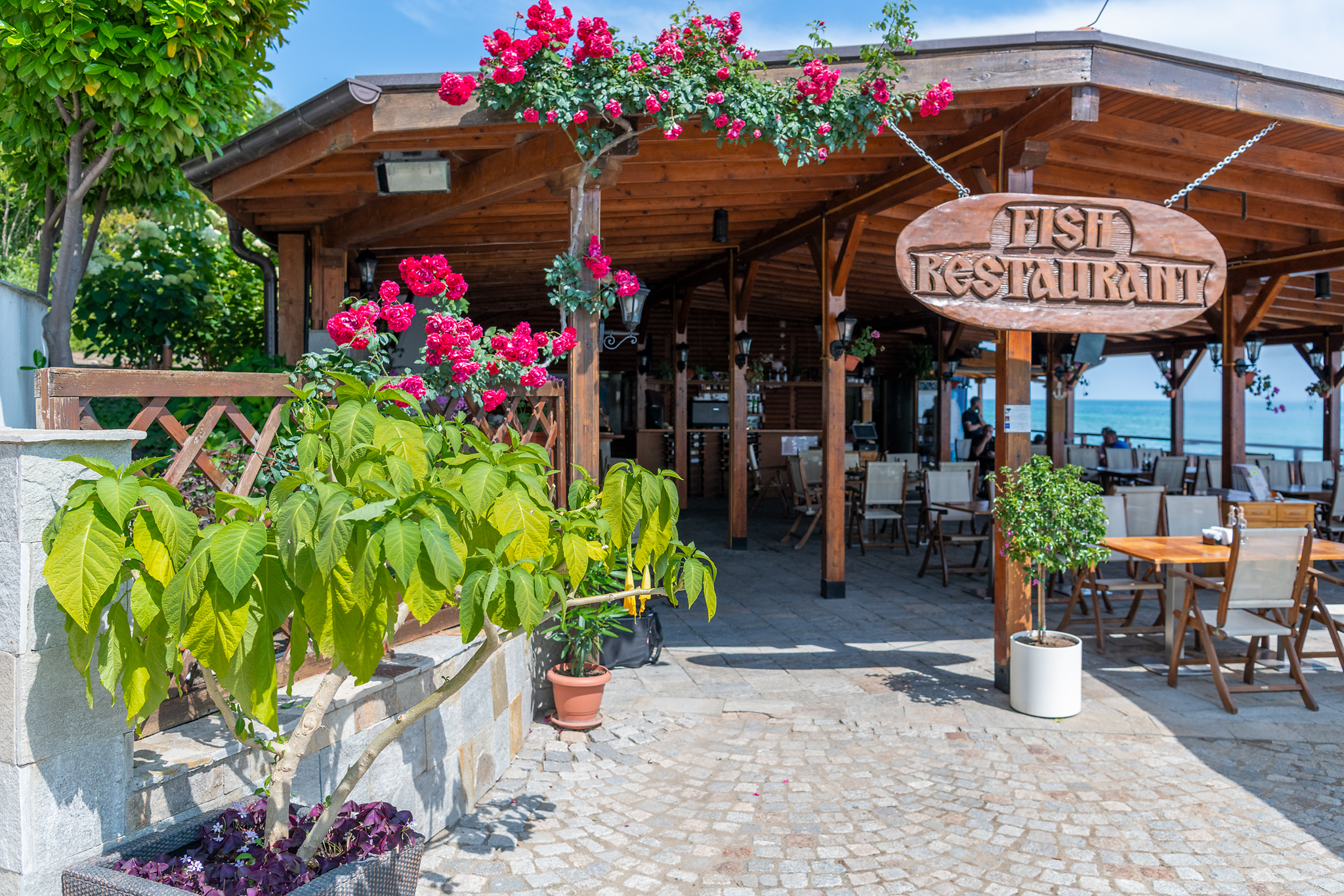 Garden of Eden-Restoran na plaži.jpg