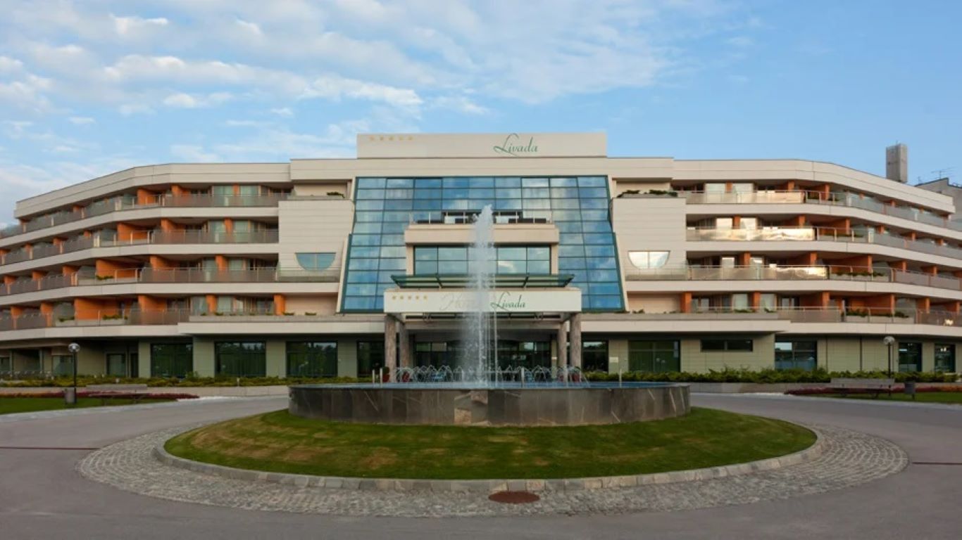 Hotel Livada Prestige-Hotel spolja.jpg