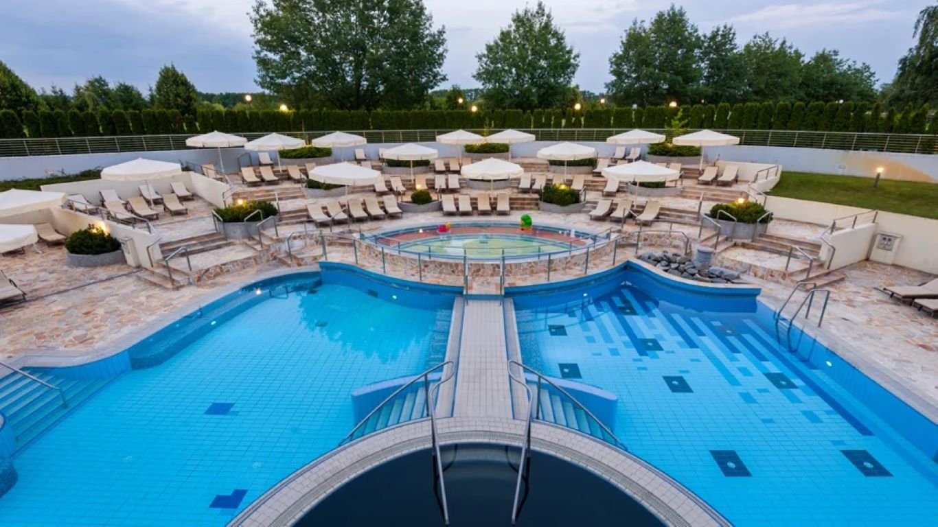 Livada Prestige Hotel-Spoljasnji bazen.jpg