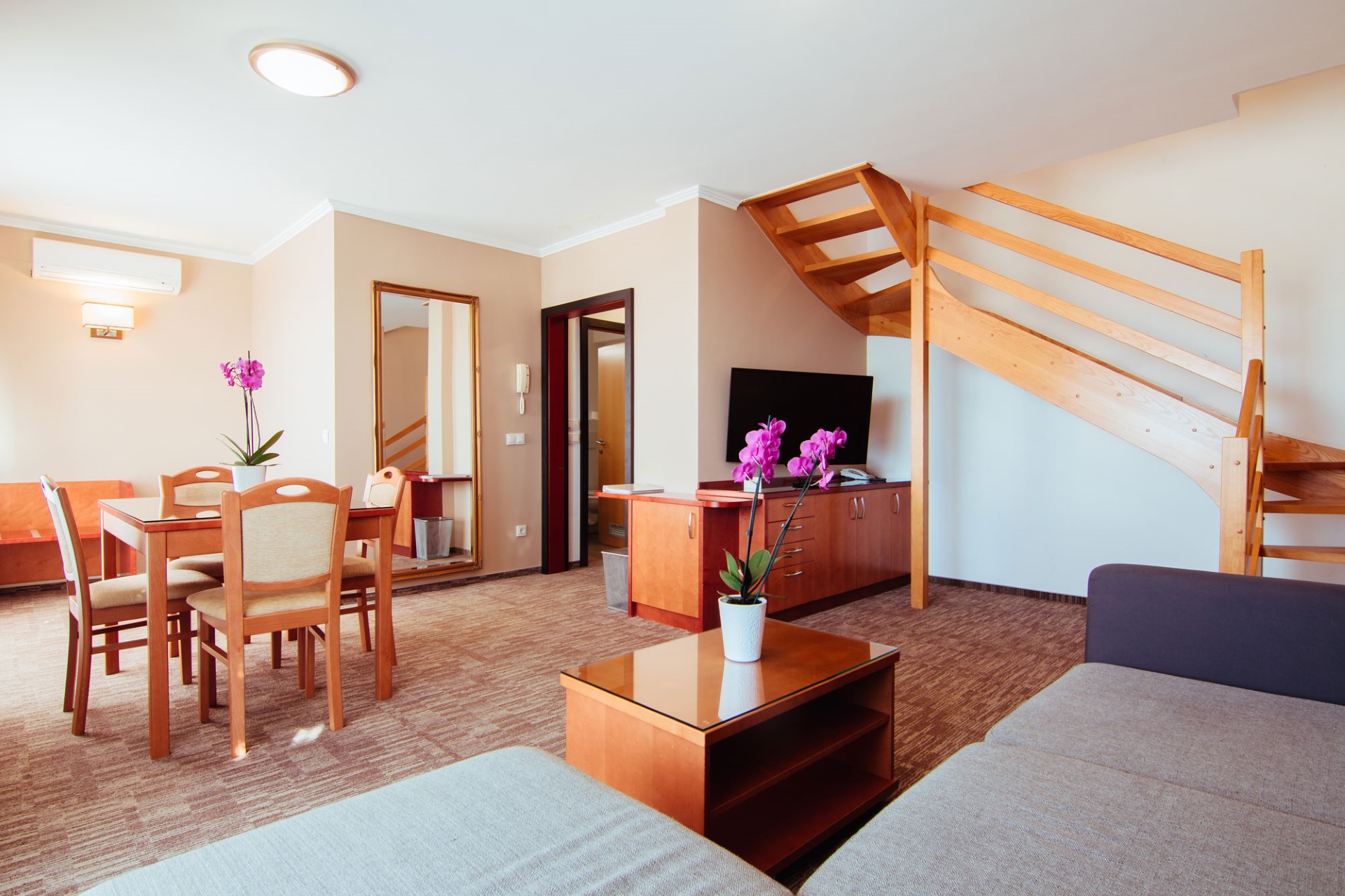 Vivat Hotel-Duplex royal soba.jpg