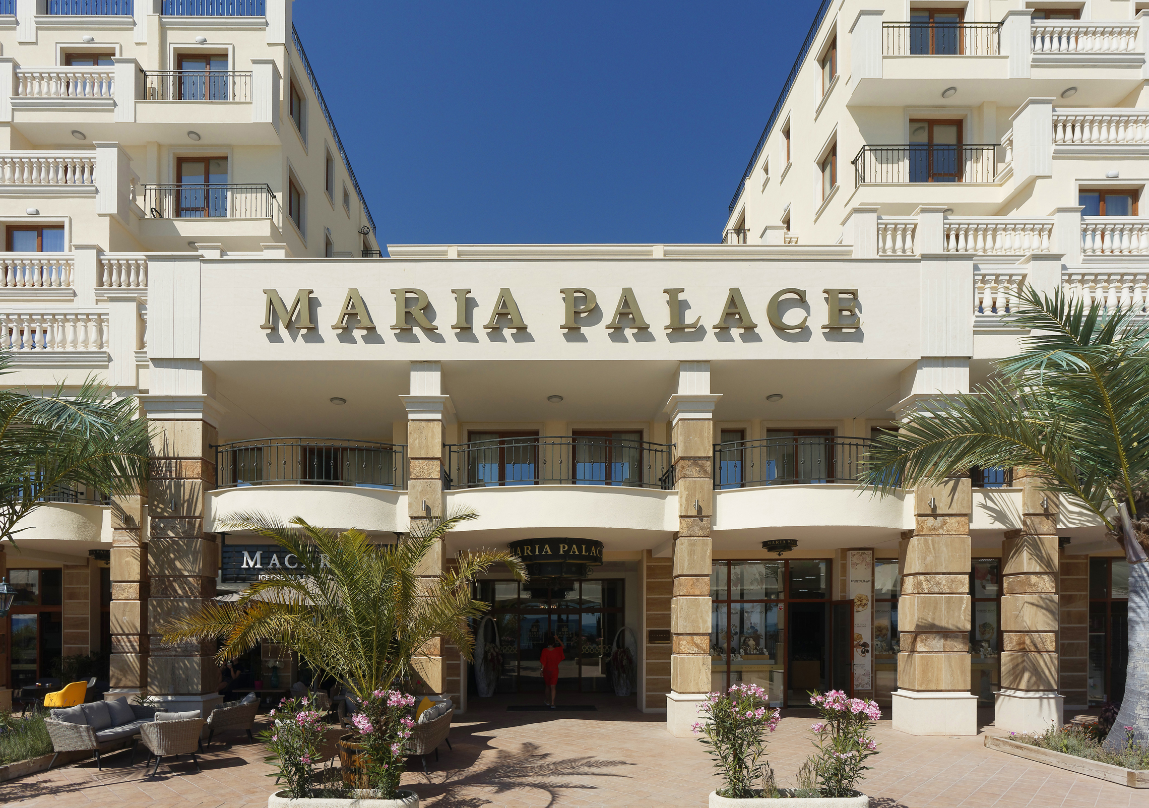 Maria Palace-Hotel spolja.jpg