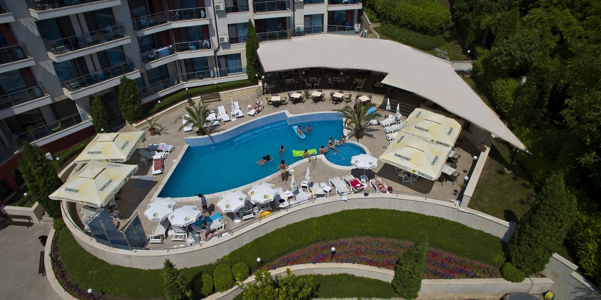 Royal Cove-Bazen.jpg