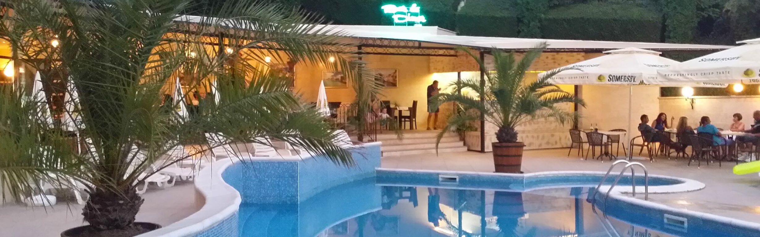 Royal Cove-Terasa restorana.jpg