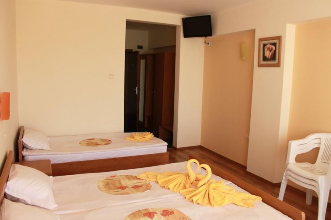 Hotel Energy-Trokrevetna soba.jpg