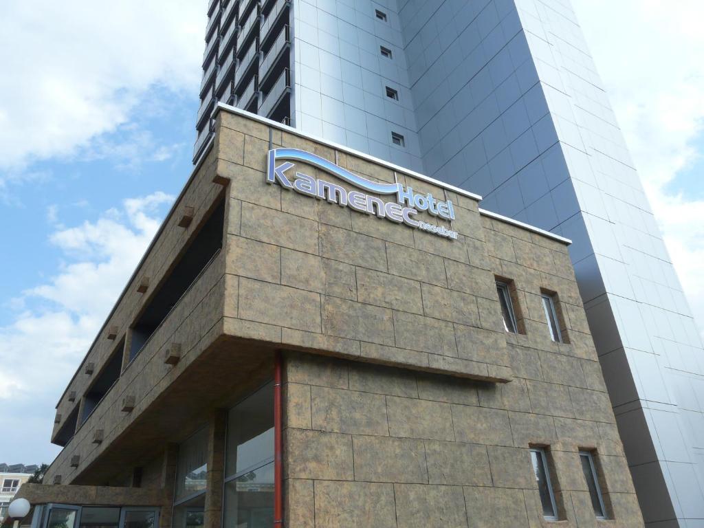 Hotel Kamenets Nessebar-Hotel spolja.jpg