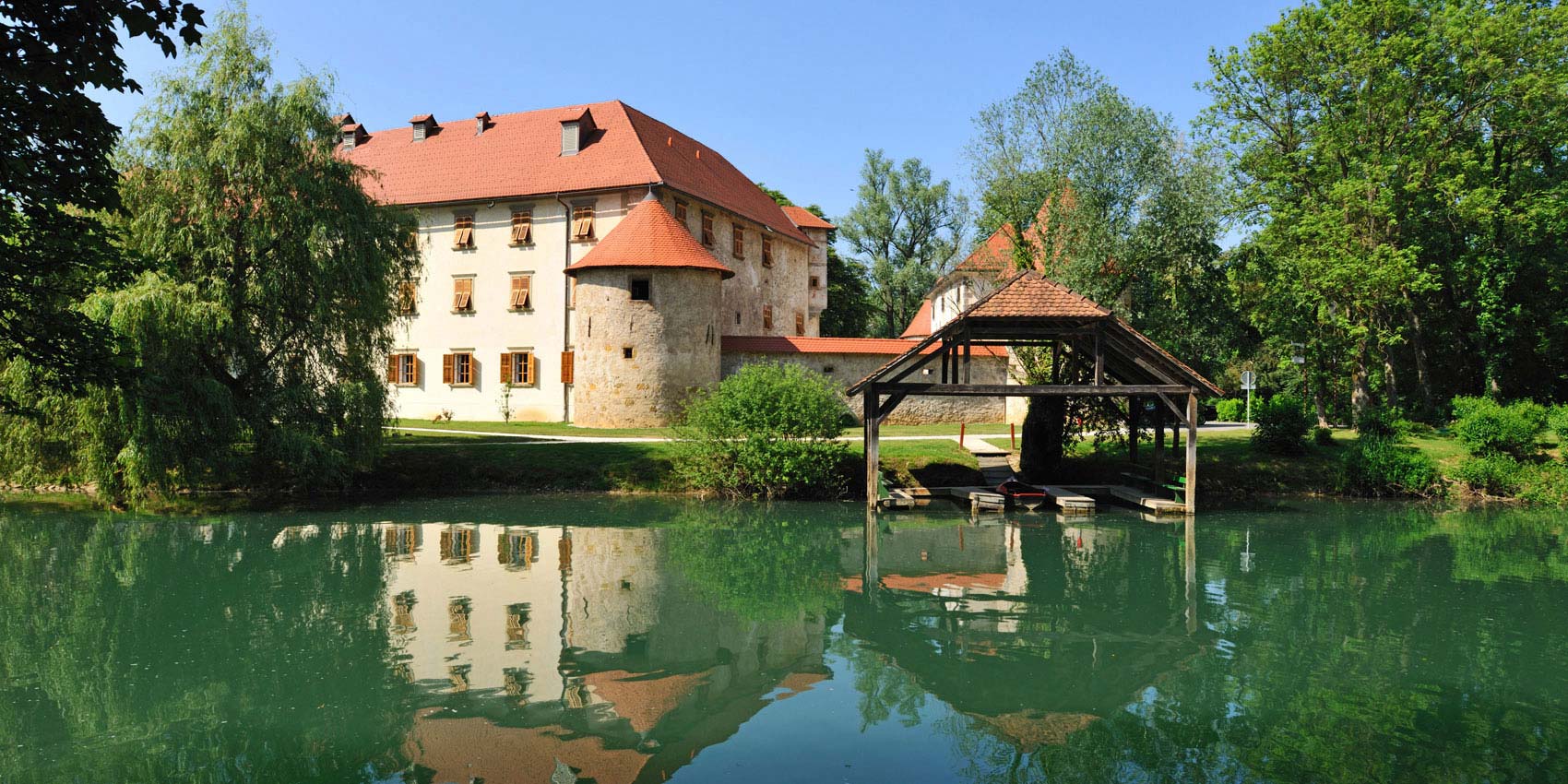 Grad Otocec Hotel-Hotel spolja.jpg