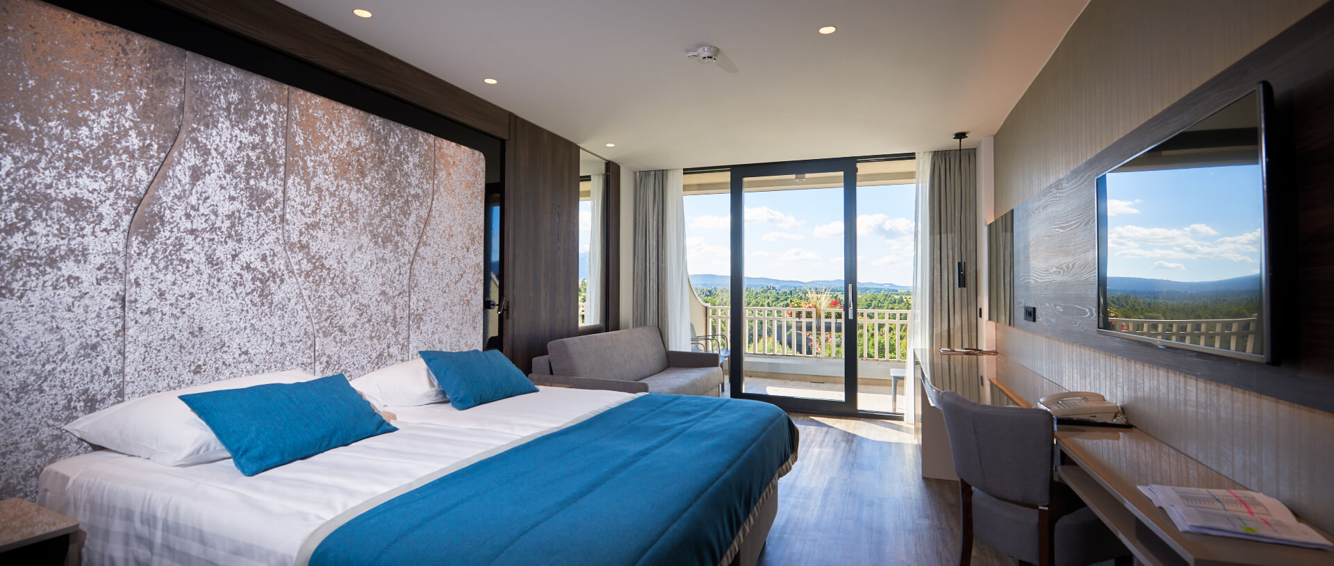 Hotel Jama-Superior family room.jpg
