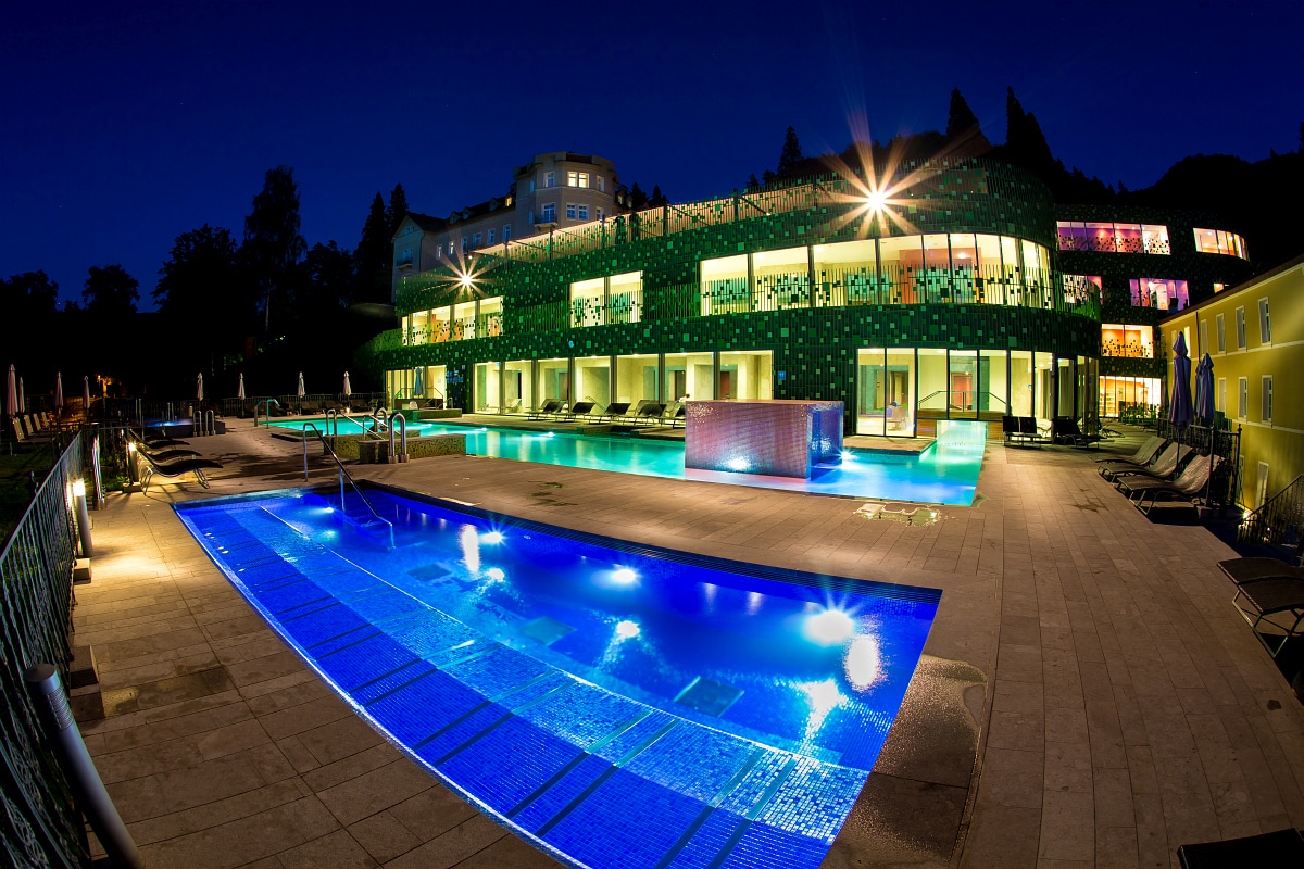 Zdraviliski Dvor Hotel-Bazen.jpg