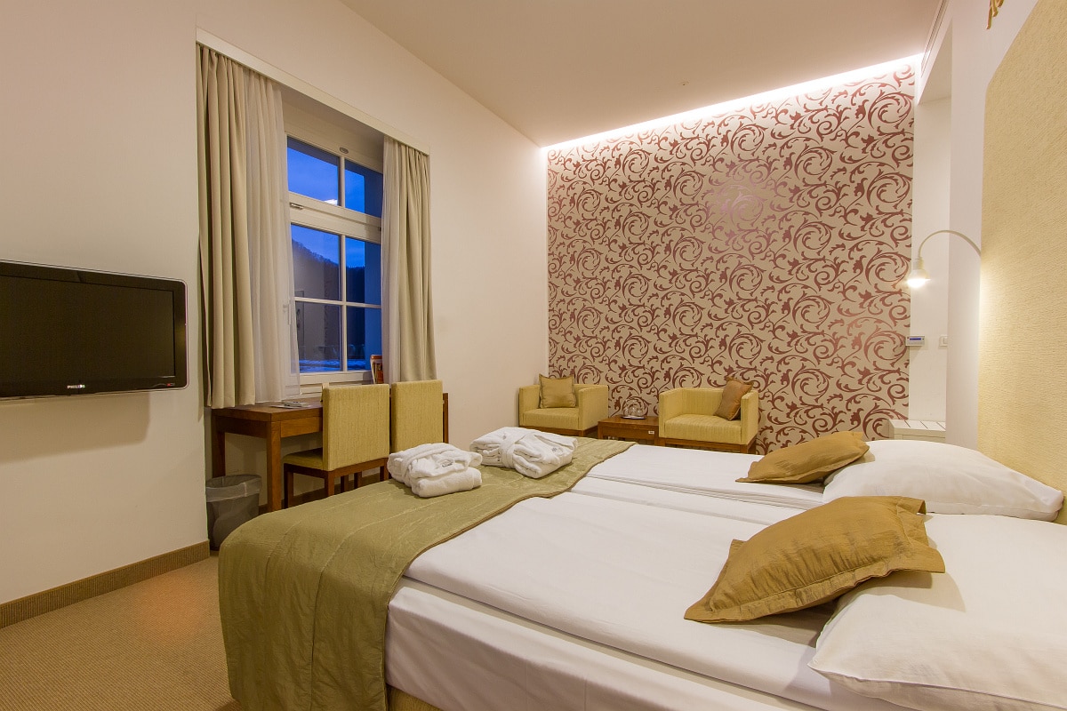 Sofijin Dvor Hotel-Standardna soba.jpg
