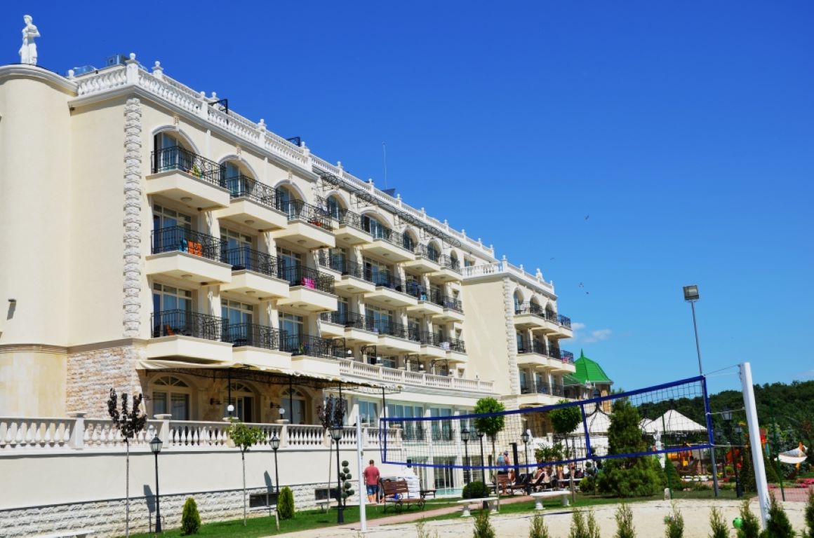 Therma Palace-Hotel spolja.jpg