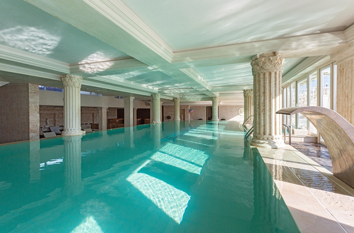Therma Palace-Unutrasnji bazen.png