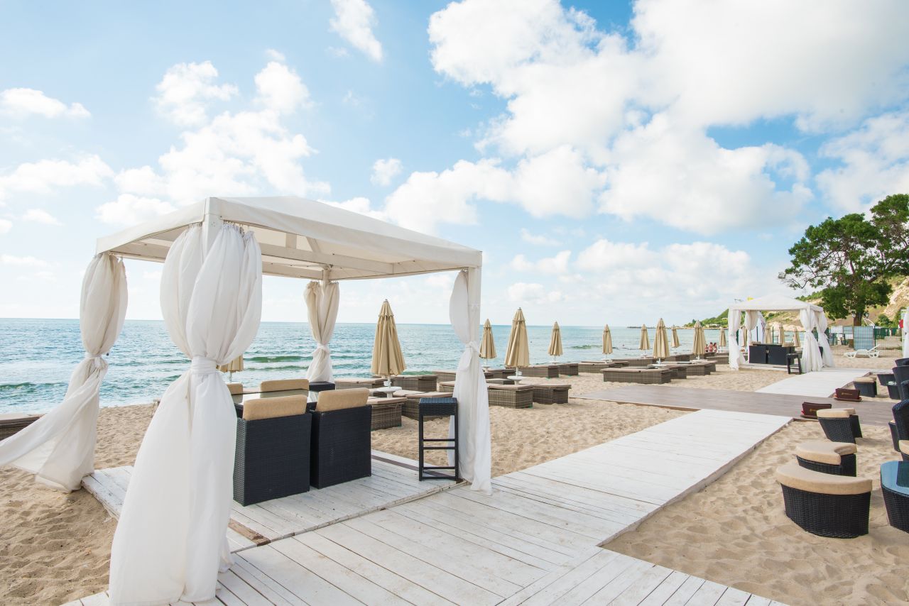 Effect Algara Beach Club-Plaza.jpeg
